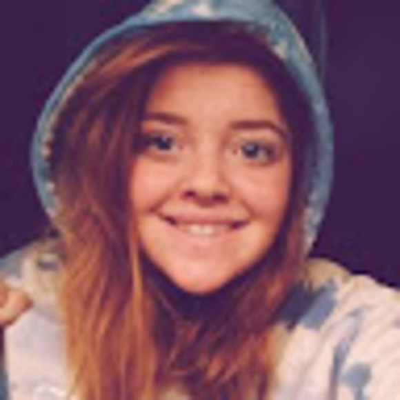 Meet your Posher, Kylie - Picture 1 of 1